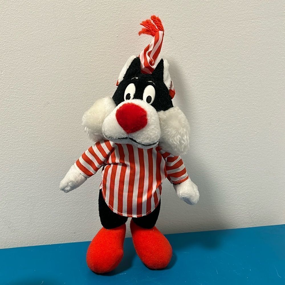 1992 Warner Bros. Looney Tunes Sylvester The Cat in Red and White Pajamas 8"